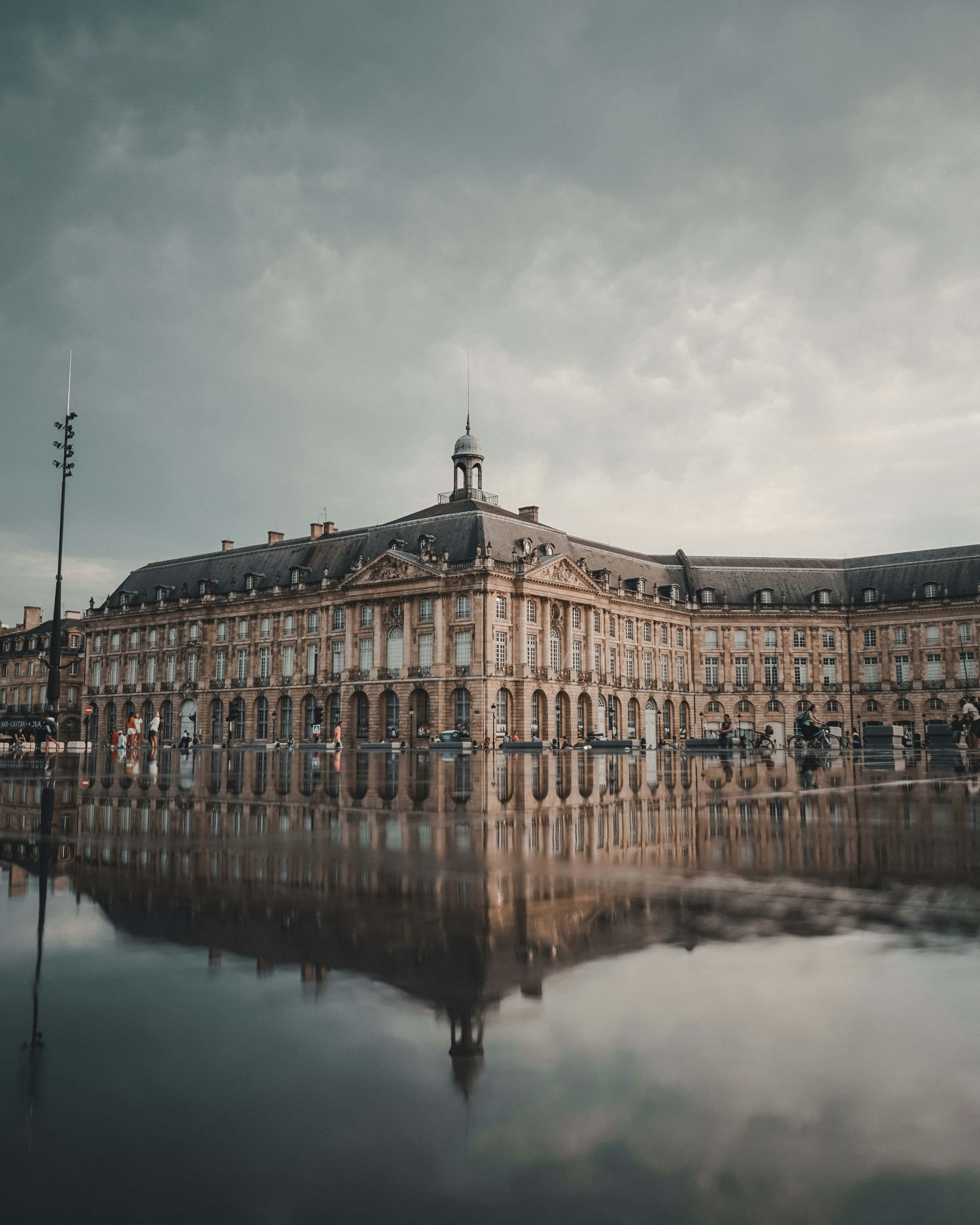 La place de la Bourse et le miroir d’eau, à Bordeaux — Photo : Unsplash